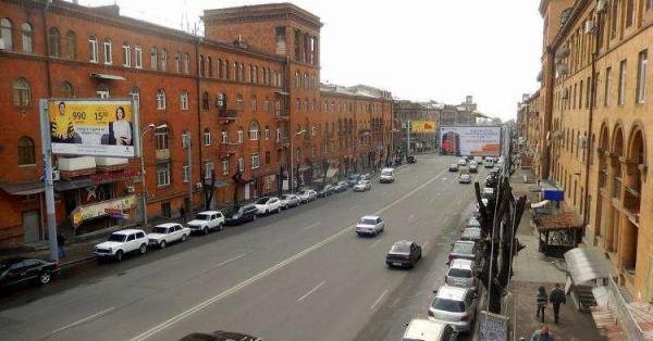 Ժամը 02:00-ից փակել փողոց նայող պատուհաններն ու պատշգամբի դռները