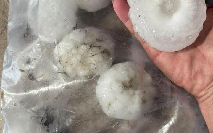 Տեղացել է մինչև 10 սանտիմետր տրամագծով խոշոր կարկուտ (տեսանյութ, լուսանկարներ)