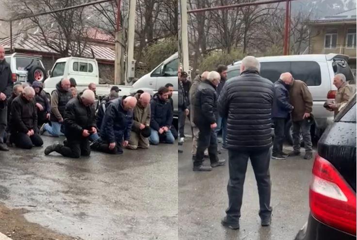 Վրաստանում տղամարդուն սպանողի հարազատները փողոցում ծնկաչոք ներողություն են խնդրել մահացածի ընտանիքից (տեսանյութ)