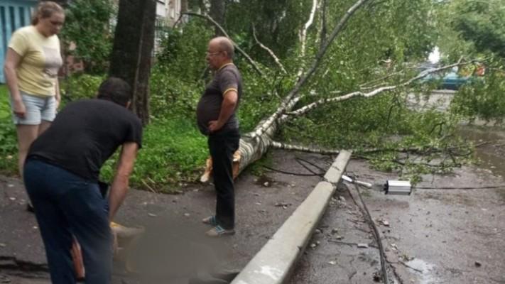 Փոթորիկը վնասել է երեխային, կոտրվել են ոտքն ու կողոսկրերը   