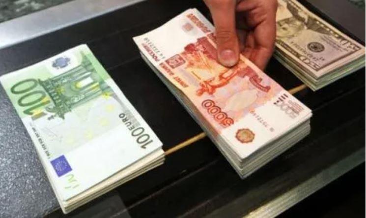 Դոլարն՝ էժանացել, ռուբլին թանկացել է․ փոխարժեքն՝ այսօր