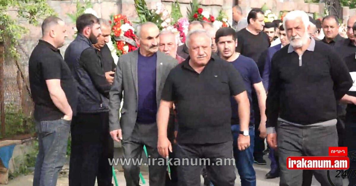 Սասուն Միքայելյանն ու որդին մասնակցում էին 2-ամյա Տիգրանի հոգեհանգստին