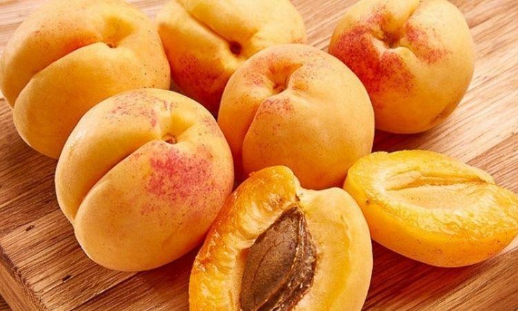 Ու՞մ է հակացուցած ծիրան ուտել