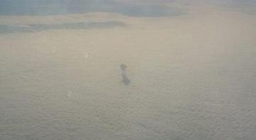 Սա անհավանական է․ Ինքնաթիռի ուղևորները նկարել են մի մարդու, ով քայլում է ամպերի վրայով