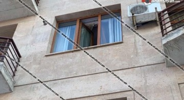 Երևանում 20-ամյա աղջիկը 3-րդ հարկի պատուհանից իրեն ցած է նետել