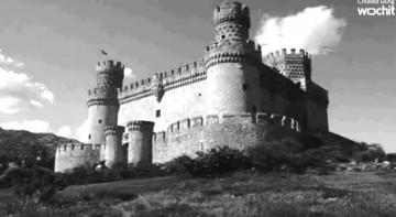Ուշադիր նայեք ամրոցի վրայի այս կետին. Տեսանյութի վերջում ձեզ աներևակայելի մի բան է սպասվում (տեսանյութ)